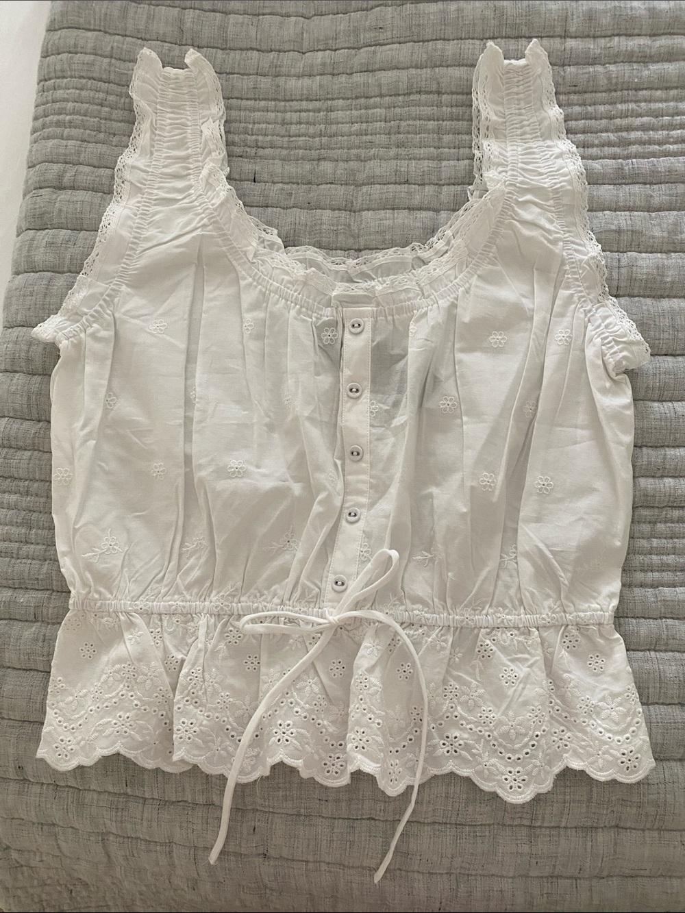 NWT Wild Fable White Eyelet Peplum Top with Drawstring Waist Size Medium - Picture 2 of 4